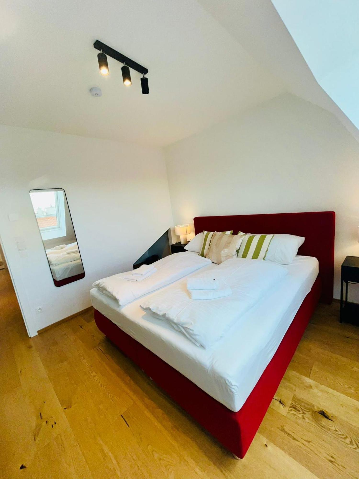 Orestaliving - Penthouse With Designer Renovation * Vienne